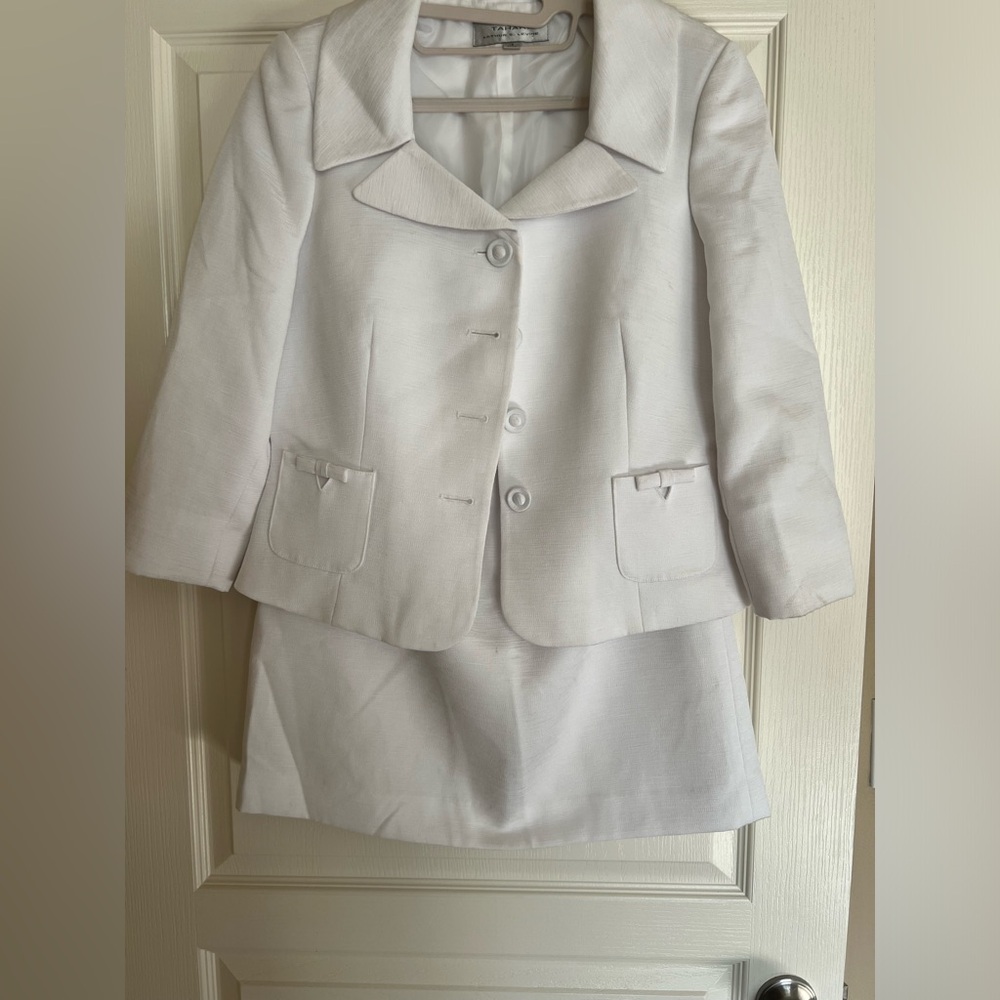 Tahari- Arthur S. Levine - skirt suit - size 10